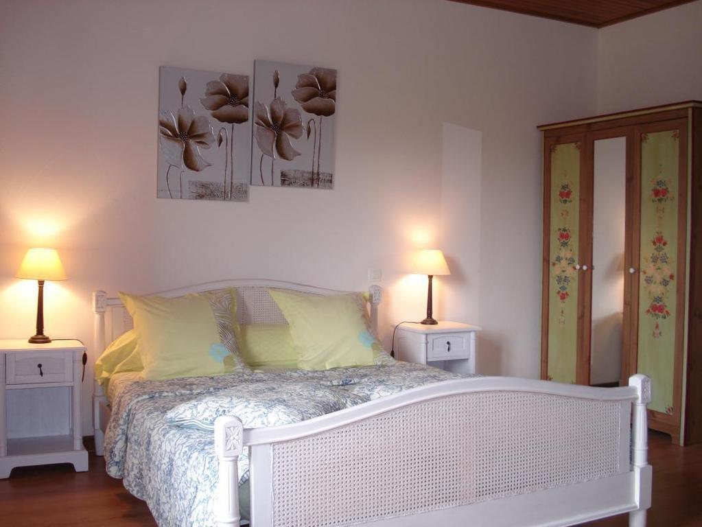 Chambre D'Hotes La Haie Fleurie Chevillard Ruang foto