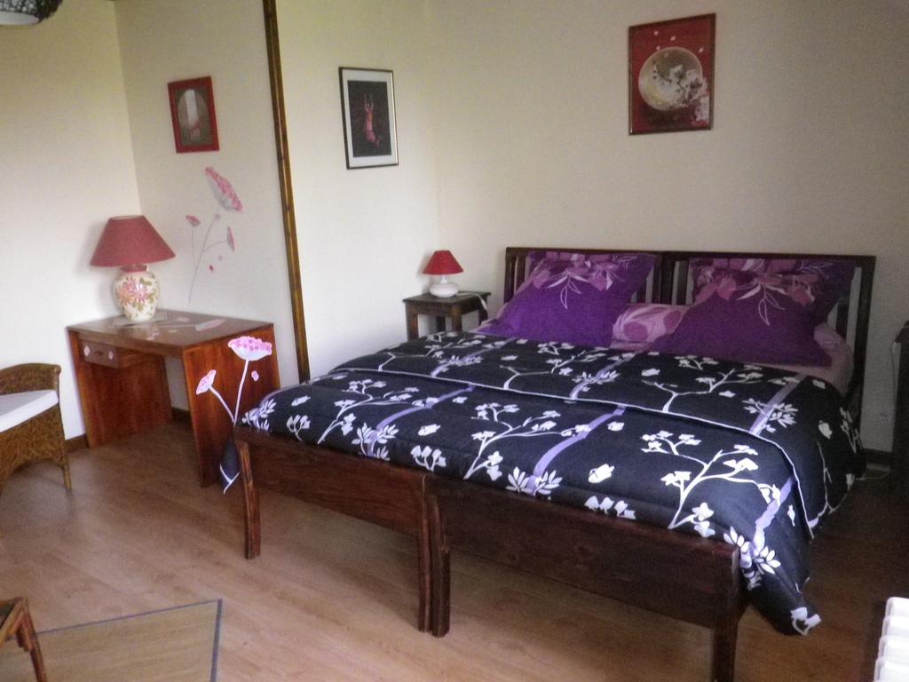 Chambre D'Hotes La Haie Fleurie Chevillard Ruang foto